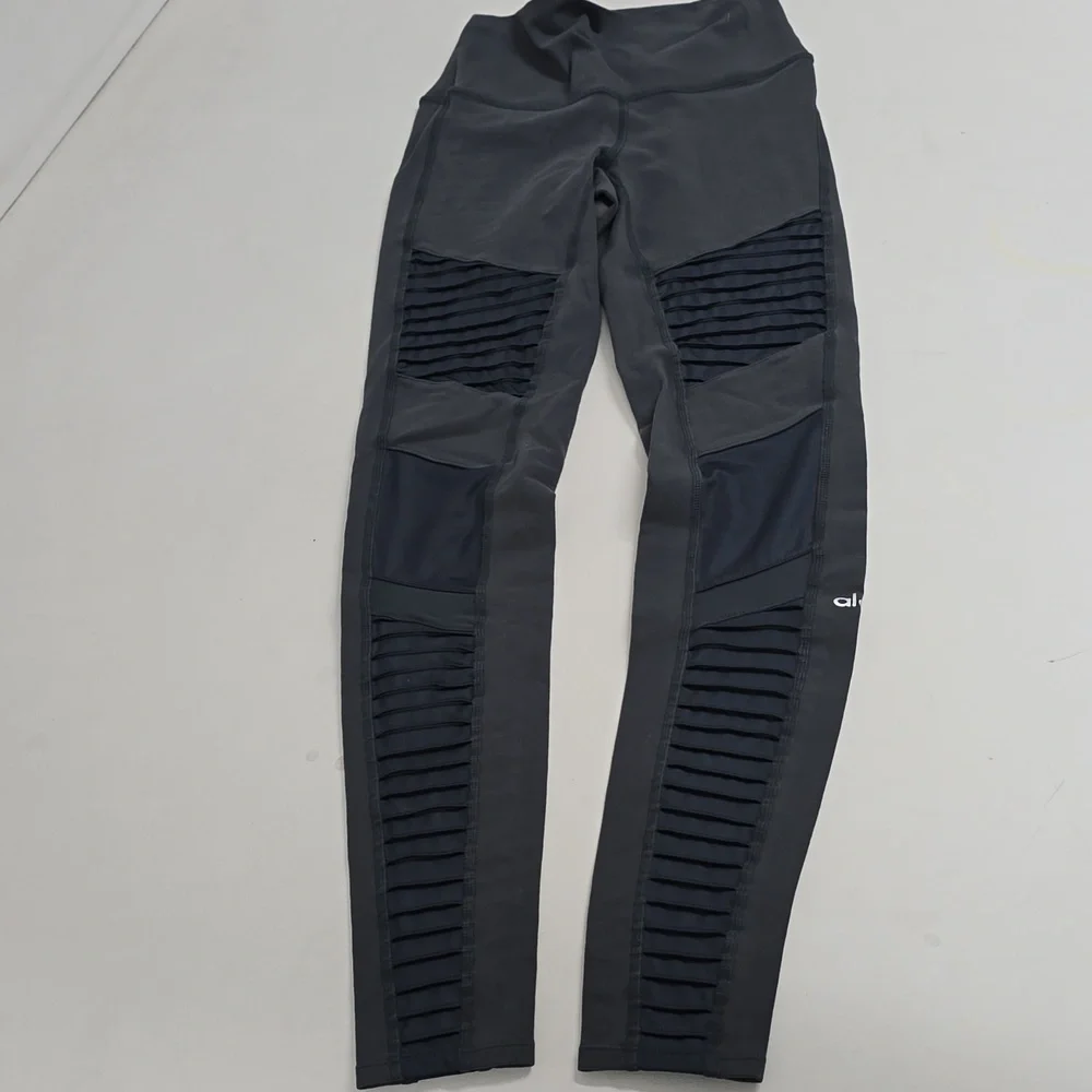 ALO YOGA MID-WAIST MOTO LEGGING